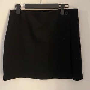 Aritzia Black Skirt